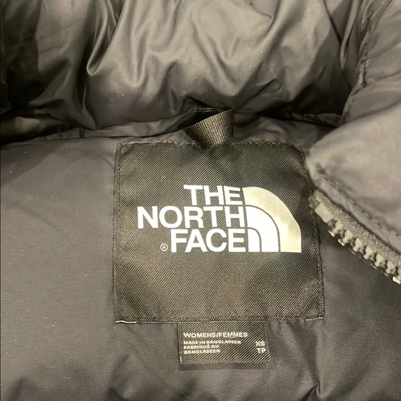 The North Face Two-Tone Puffer Jacket in Black and Tea Green NWT - Picture 6 of 6